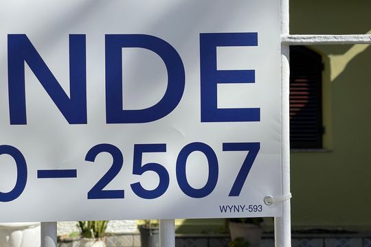 Placa WYNY 593 de casa à venda com 2 quartos, 400m² em Vila Ré, São Paulo