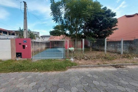Área externa de casa para alugar com 2 quartos, 55m² em Morro das Pedras, Florianópolis