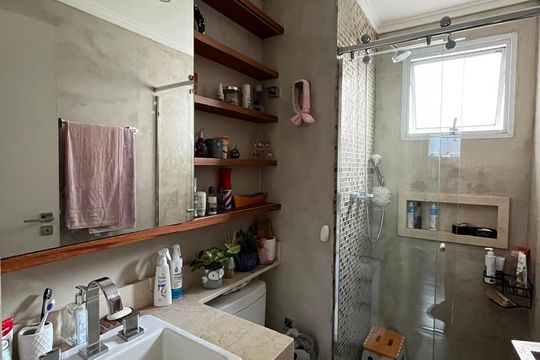 Banheiro de apartamento à venda com 3 quartos, 90m² em Jardim Ester, São Paulo