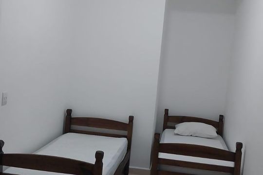 Quarto de casa de condomínio para alugar com 2 quartos, 64m² em Parque Enseada, Guarujá