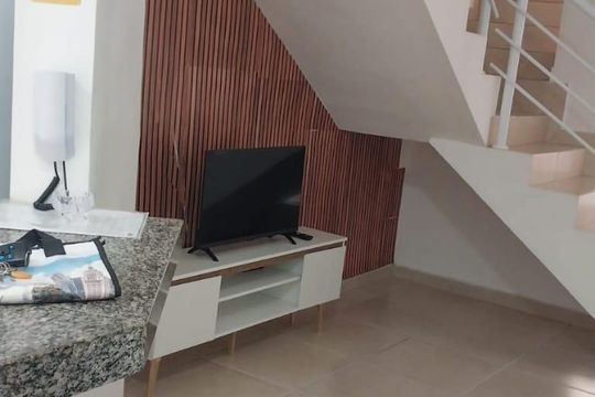 Sala de casa de condomínio para alugar com 2 quartos, 64m² em Parque Enseada, Guarujá