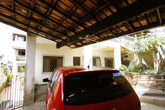 Garagem de casa à venda com 4 quartos, 360m² em Jardim América, Belo Horizonte