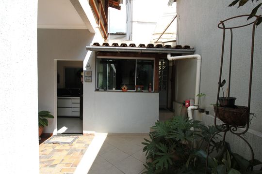 Varanda de casa à venda com 4 quartos, 360m² em Jardim América, Belo Horizonte