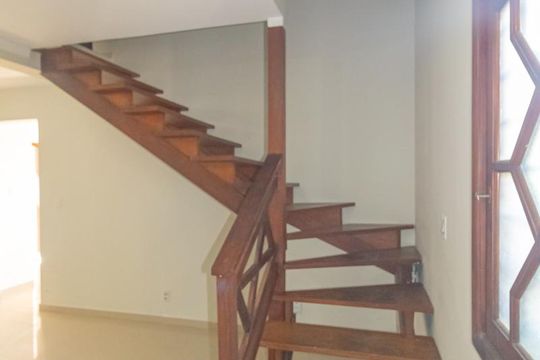 Escada de casa para alugar com 3 quartos, 150m² em Fátima, Canoas