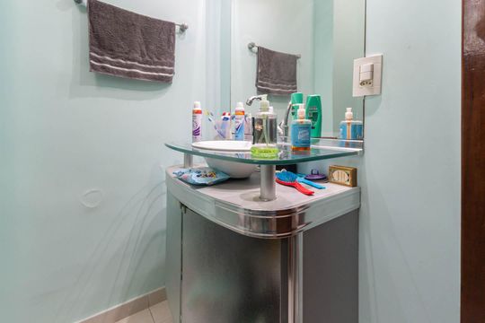 Banheiro de casa à venda com 2 quartos, 100m² em Grajaú, Rio de Janeiro