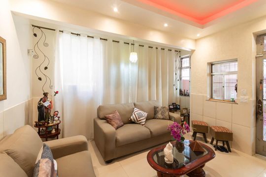Sala de casa à venda com 2 quartos, 100m² em Grajaú, Rio de Janeiro