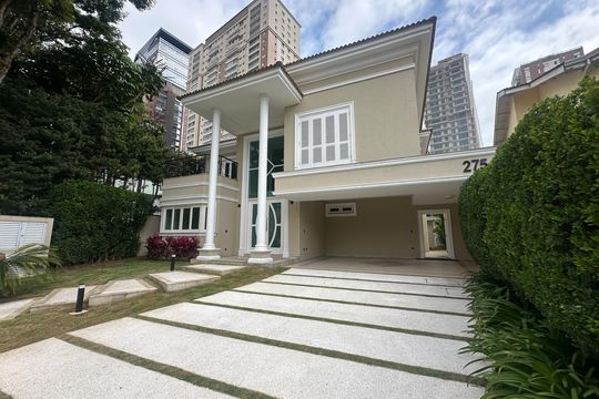 Fachada de casa de condomínio à venda com 4 quartos, 500m² em Alphaville Residencial Um, Barueri