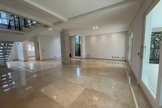 Sala de casa de condomínio à venda com 4 quartos, 500m² em Alphaville Residencial Um, Barueri