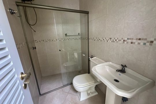 Área comum de casa de condomínio à venda com 4 quartos, 500m² em Alphaville Residencial Um, Barueri