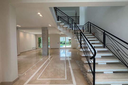 Sala de casa de condomínio à venda com 4 quartos, 500m² em Alphaville Residencial Um, Barueri