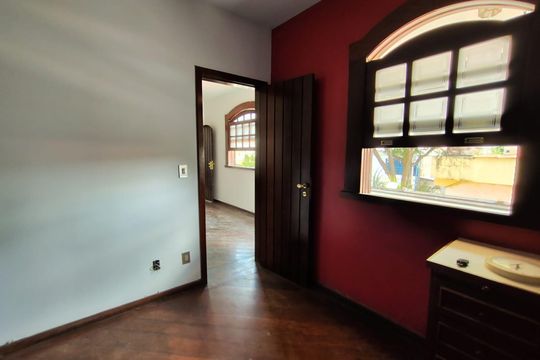 Casa à venda com 4 quartos, 360m² em Santa Terezinha, Belo Horizonte