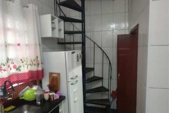 Casa à venda com 3 quartos, 244m² em Núcleo Carvalho de Araujo, São Paulo