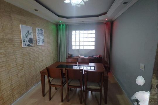 Casa à venda com 3 quartos, 244m² em Núcleo Carvalho de Araujo, São Paulo
