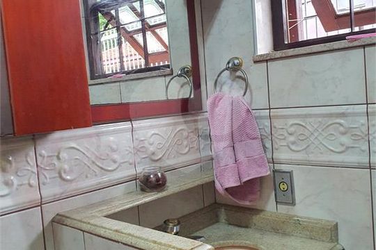 Casa à venda com 3 quartos, 126m² em Jardim Cliper, São Paulo