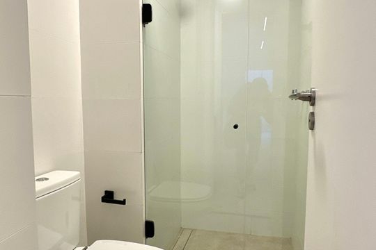 Banheiro social de apartamento à venda com 1 quarto, 49m² em Jardim Botânico, Rio de Janeiro