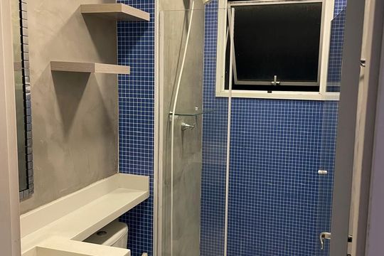 Banheiro de apartamento à venda com 2 quartos, 51m² em Jardim Sao Pedro, Barueri