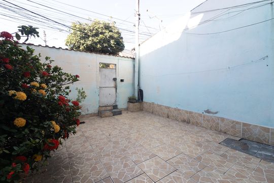 Quintal de casa à venda com 2 quartos, 70m² em Realengo, Rio de Janeiro
