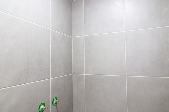 Banheiro de kitnet/studio para alugar com 1 quarto, 49m² em Parque Campolim, Sorocaba