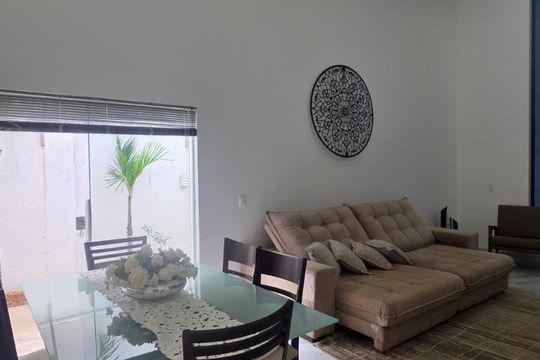 Sala de casa de condomínio para alugar com 3 quartos, 160m² em Shopping Park, Uberlândia