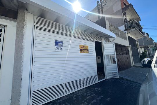 Fachada de casa à venda com 2 quartos, 150m² em Vila Pindorama, Barueri