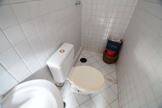 Banheiro de serviço de casa de condomínio para alugar com 3 quartos, 340m² em Residencial Barão do Café, Campinas