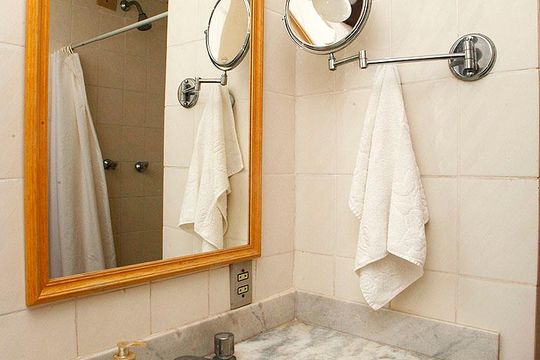 Banheiro 1 de apartamento à venda com 3 quartos, 193m² em Santana, Porto Alegre