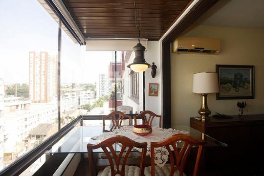 Varanda de apartamento à venda com 3 quartos, 193m² em Santana, Porto Alegre