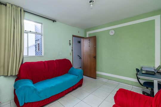 Apartamento à venda com 2 quartos, 45m² em Heliópolis, Belo Horizonte
