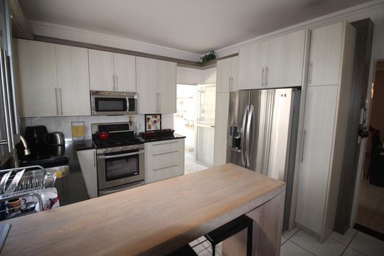 Cozinha de apartamento à venda com 3 quartos, 109m² em Inconfidentes, Contagem