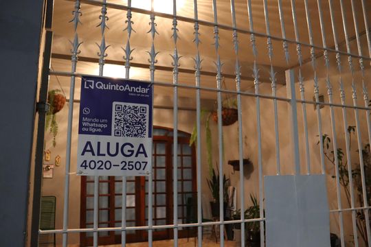 Fachada de casa para alugar com 2 quartos, 250m² em Parque dos Camargos, Barueri