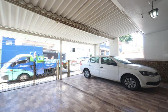 Garagem de casa para alugar com 3 quartos, 375m² em Chácara Mafalda, São Paulo