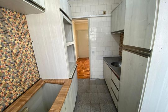 Cozinha de apartamento à venda com 2 quartos, 47m² em Petrópolis, Porto Alegre
