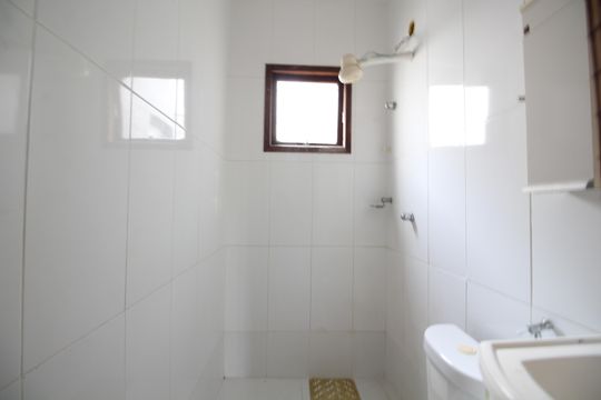Banheiro de Serviço de casa de condomínio à venda com 6 quartos, 100m² em Anil, Rio de Janeiro