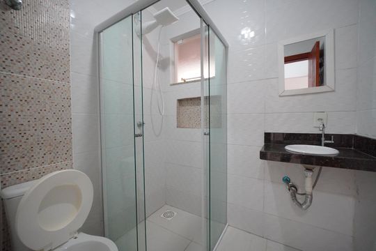 Banheiro social de apartamento para alugar com 2 quartos, 85m² em Ingleses do Rio Vermelho, Florianópolis
