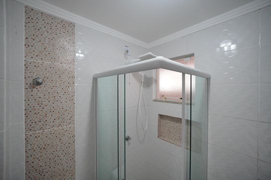 Banheiro social de apartamento para alugar com 2 quartos, 85m² em Ingleses do Rio Vermelho, Florianópolis