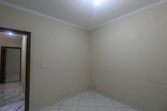 Casa à venda com 4 quartos, 200m² em Jardim Santa Teresinha, São Paulo