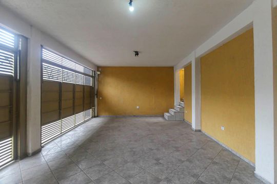 Casa à venda com 4 quartos, 200m² em Jardim Santa Teresinha, São Paulo