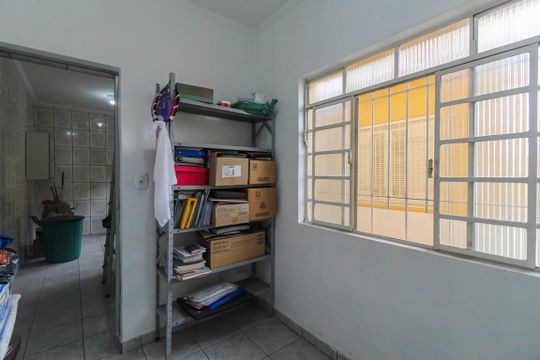 Casa à venda com 4 quartos, 200m² em Jardim Santa Teresinha, São Paulo