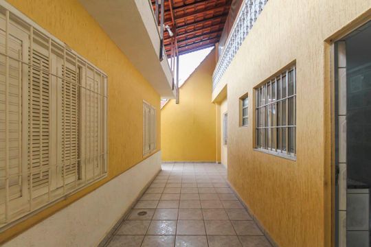 Casa à venda com 4 quartos, 200m² em Jardim Santa Teresinha, São Paulo