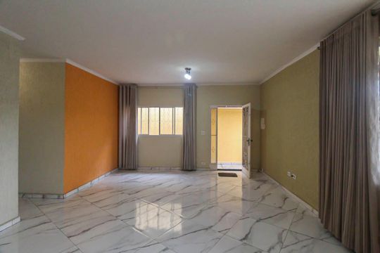Casa à venda com 4 quartos, 200m² em Jardim Santa Teresinha, São Paulo