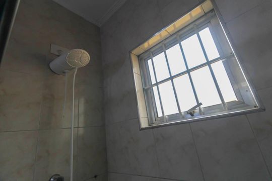 Casa à venda com 4 quartos, 200m² em Jardim Santa Teresinha, São Paulo