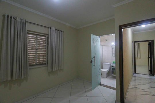 Casa à venda com 4 quartos, 200m² em Jardim Santa Teresinha, São Paulo