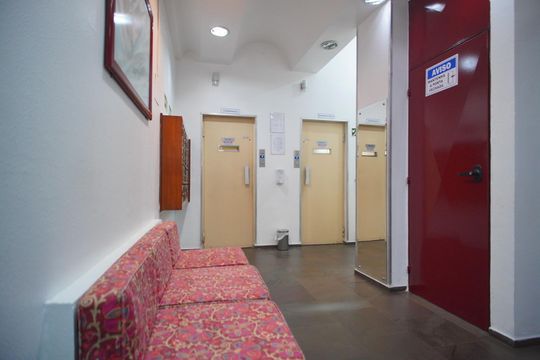 Hall de Entrada de apartamento à venda com 3 quartos, 110m² em Santa Cecília, Porto Alegre