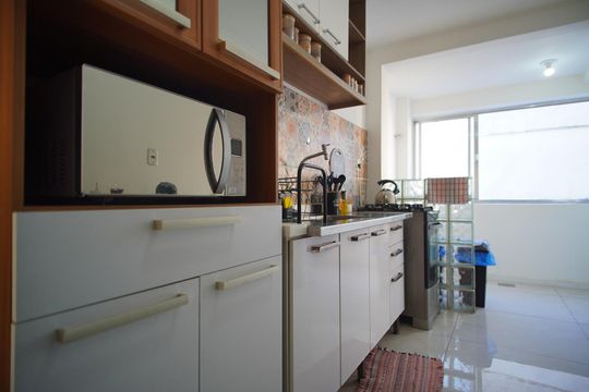 Cozinha de apartamento à venda com 3 quartos, 110m² em Santa Cecília, Porto Alegre