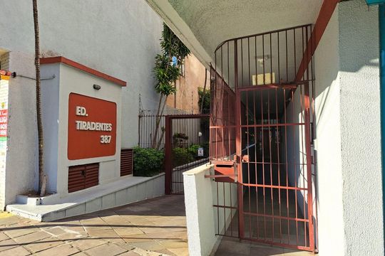 Fachada de apartamento à venda com 3 quartos, 110m² em Santa Cecília, Porto Alegre