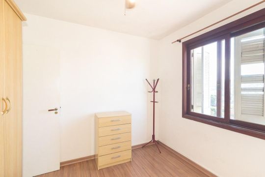 Quarto 1 de apartamento para alugar com 3 quartos, 95m² em Alto Teresópolis, Porto Alegre
