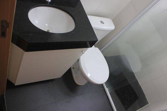 Banheiro de apartamento para alugar com 2 quartos, 45m² em Água Chata, Guarulhos