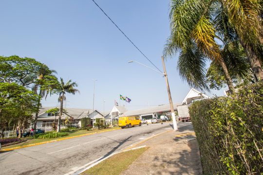 Vista da Rua de casa de condomínio para alugar com 4 quartos, 330m² em Alphaville, Santana de Parnaíba