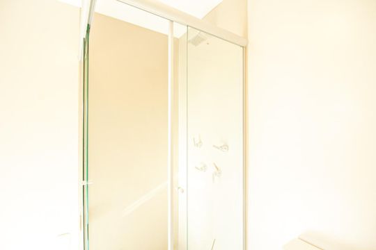 Banheiro de kitnet/studio à venda com 1 quarto, 26m² em Perdizes, São Paulo