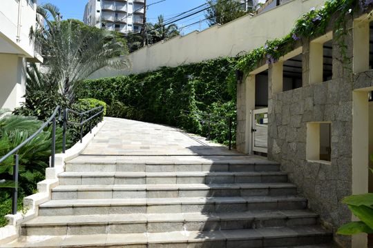 Rampa de entrada de apartamento à venda com 1 quarto, 68m² em Pinheiros, São Paulo
